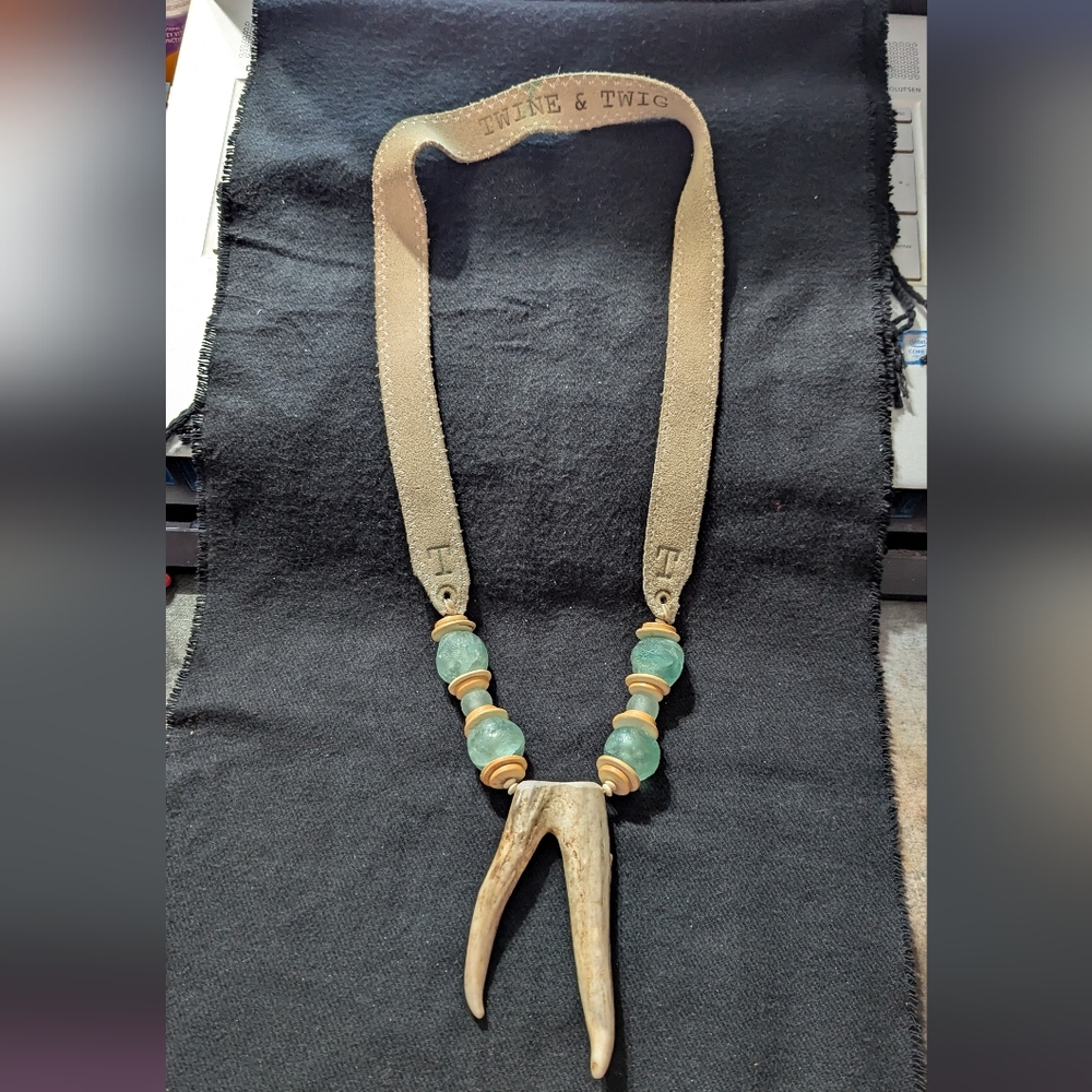 Twine And Twig Natural Deer Antler Green Beaded Leather Strap Statement Necklace
